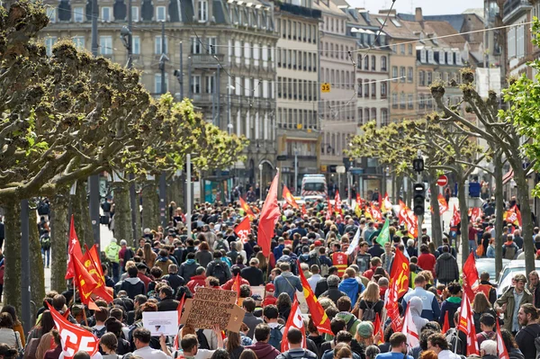 Coloque a Broglie con manifestantes contra la ley laboral — Foto de Stock