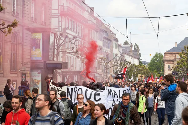 Duman grnades ve protesto duvarlara boya — Stok fotoğraf