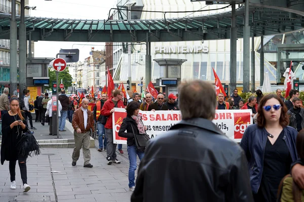Des manifestants bloquent le centre-ville — Photo