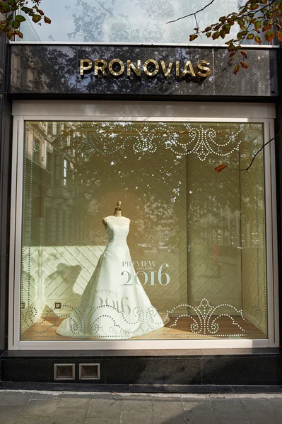 Bröllop klänning lyx — Stockfoto