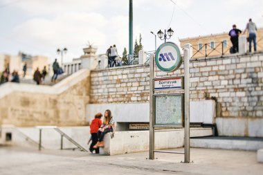Syntagma Meydanı ve Metro girişinde Atina, Yunanistan,