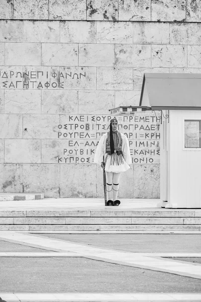 Still honor Evzones guards ceremony in front of  the Tomb of the — Stock Photo, Image