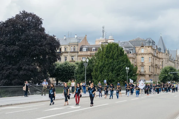 Členové z Turecka Alevi Společenství protestuje proti - dívky s peac — Stock fotografie