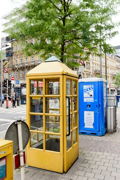 Post Luxemburgo telefone amarelo — Fotografia de Stock