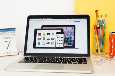 Vitrine iphone 7, pro ipad, mac pro Apple bilgisayarlar Web sitesi bir