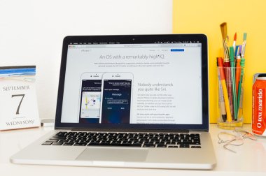 Apple bilgisayarlar Web sitesi tanıtımları, hey siri