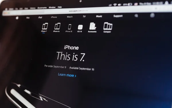 Это iPhone 7 — стоковое фото