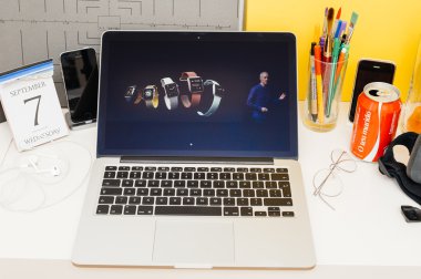 Apple Watch tam kapsamlı vitrine Apple bilgisayarlar Web sitesi,