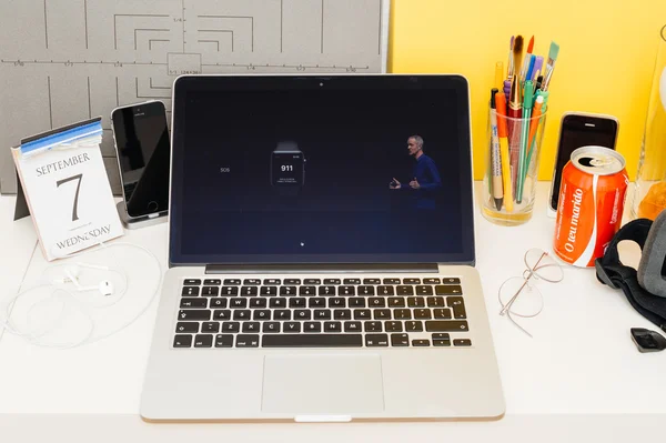 Paris França Sep 2016 Site Apple Computers Macbook Retina Ambiente — Fotografia de Stock