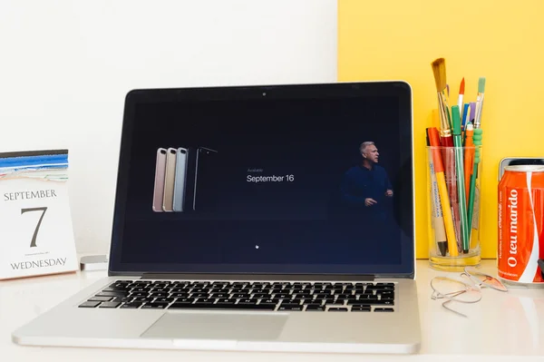 Париж Франція Вересня 2016 Комп Ютери Apple Веб Сайт Сітківці — стокове фото