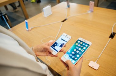  karşılaştırıldığında her iki iphone 7 ve iphone 7 Plus