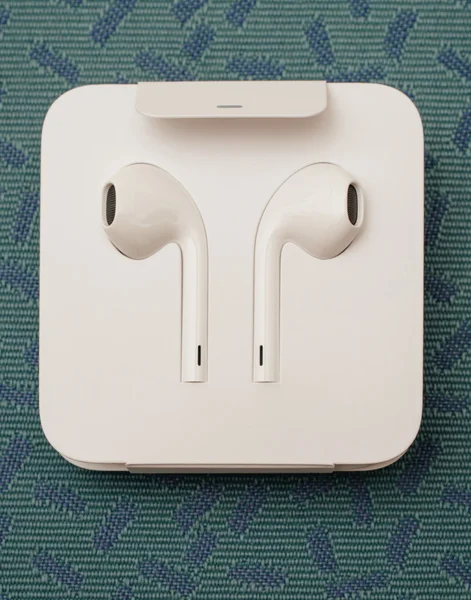 IPhone 7 plus dual camera unboxing nieuwe Apple Earpods Airpods in — Stockfoto