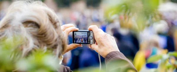 People Place Kleber vzdát hold učiteli historie Samuelu Paty — Stock fotografie