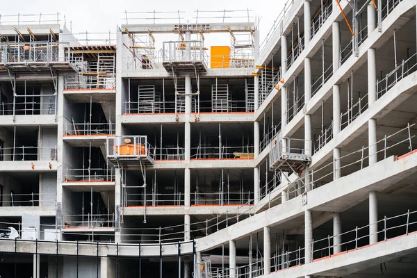 Details der modernen Baustelle mit mehrfachem Stahlschutz — Stockfoto