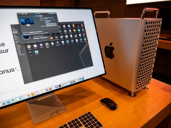 Pro Ekran XDR ve Apple Bilgisayarları Mac Pro çalışma istasyonu — Stok fotoğraf