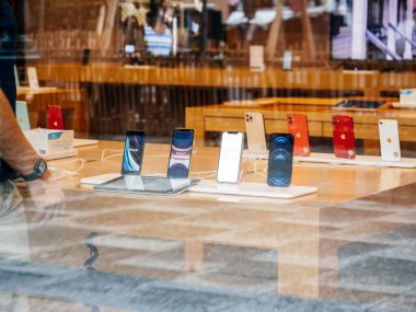 Fırlatma gününde yeni iPhone 12 ve iPhone 12 Pro gösterimde