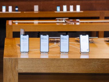 Fırlatma gününde yeni iPhone 12 ve iPhone 12 Pro gösterimde