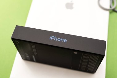 Yeni iPhone 12 Pro Pro 5G Max ve Apple Bilgisayarları tarafından üç kameralı