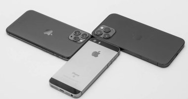 Yeni iPhone 12 Pro Pro 5G Max ve Apple Bilgisayarları tarafından üç kameralı