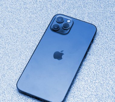 Yeni iPhone 12 Pro Pro 5G Max ve Apple Bilgisayarları tarafından üç kameralı