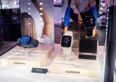 Fırlatma gününde yeni iPhone 12 ve iPhone 12 Pro gösterimde