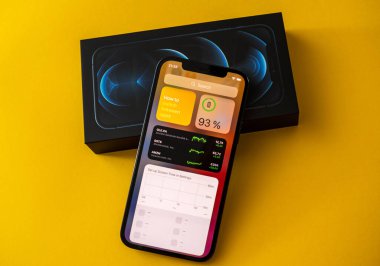 Yeni iPhone 12 Pro Pro 5G Max ve Apple Bilgisayarları tarafından üç kameralı