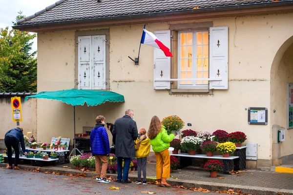 Cemetry in Francia il giorno di Ognissanti durante la seconda ondata del Coronavirus — Foto Stock