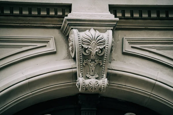 Detail of old bas relief on the old stone building — Stock Photo, Image
