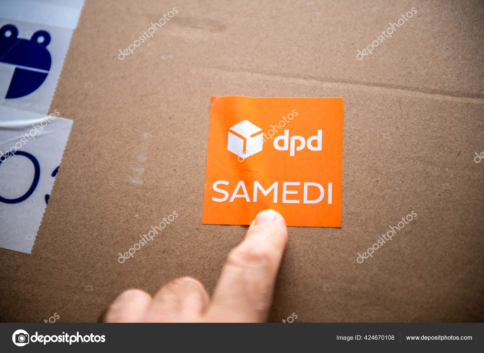Est Ce Que Dpd Livre Le Samedi Colis dpd images libres de droit, photos de Colis dpd | Depositphotos