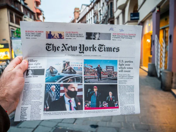 Il New York Times con in copertina l'ultimo giorno delle elezioni per il Presidente degli Stati Uniti — Foto Stock