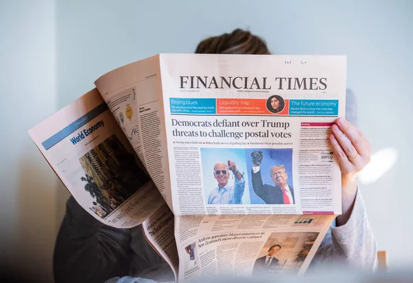 En son Financial Times gazetesi kapak sayfasında ABD Başkanı seçiminin son günü yer alıyor. — Stok fotoğraf