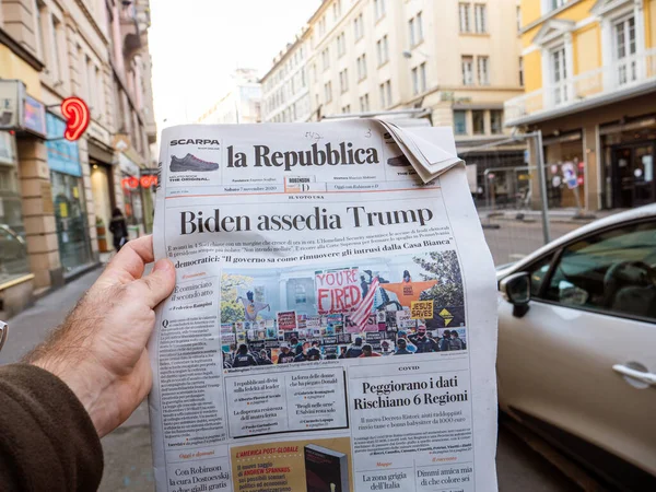 La Repubblica con Joe Bidens proyectó victoria en las elecciones presidenciales de Estados Unidos contra el titular Donald Trump — Foto de Stock