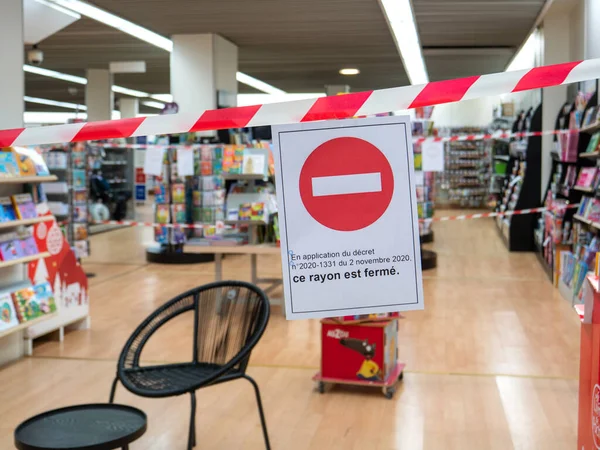 Closed by the order of the government books departments in supermarkts — Stock Photo, Image