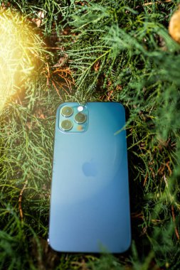 Yeni Apple Bilgisayarları yeni iPhone 12 profesyonel akıllı telefon