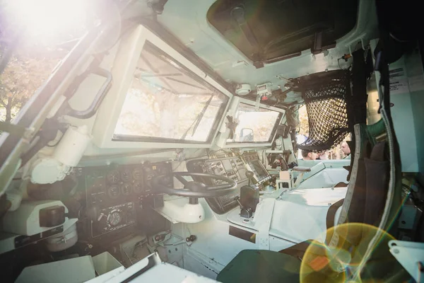 Katonai képek üres vezetőhellyel a francia hadsereg Petit Vehicule protege — Stock Fotó