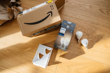 En son Philips Rengi Yukarıdan Görünüm E14 Beyaz Parlak P45 ampulleri İnternet bağlantısına sahip