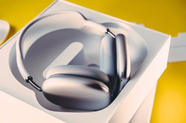 Yeni Apple Bilgisayarları 'nın kahraman objesi: Hava Modülleri Maksimum kulaklık.