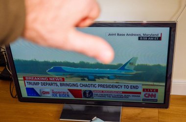 CNN ana başlık ile Trump kaotik başkanlığı sona erdirmek için yola çıktı