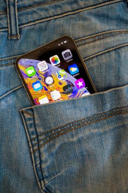 Yeni Apple Bilgisayarlı kot pantolon arka cebinde Akıllı Telefon iPhone 11 X