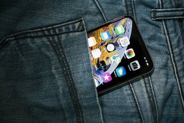 Yeni Apple Bilgisayarlı kot pantolon arka cebinde Akıllı Telefon iPhone 11 X