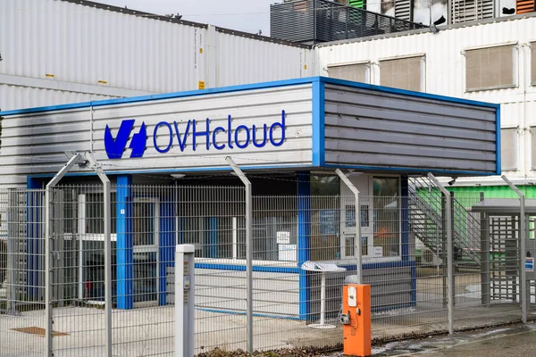 Milhões de sites off-line após incêndio na empresa francesa de serviços de nuvem OVH Cloud em Estrasburgo França — Fotografia de Stock