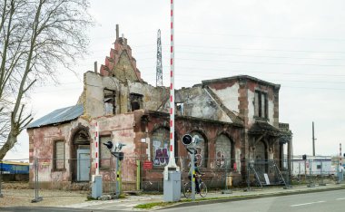 Strasbourg 'daki Port du Rhin yakınlarında terk edilmiş eski Schutzenberger restoranı.