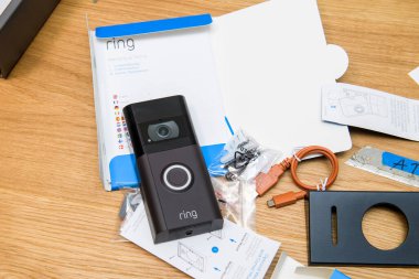 En son Amazon Ring Video Kapı Çanı 3 'ün paketi açılıyor