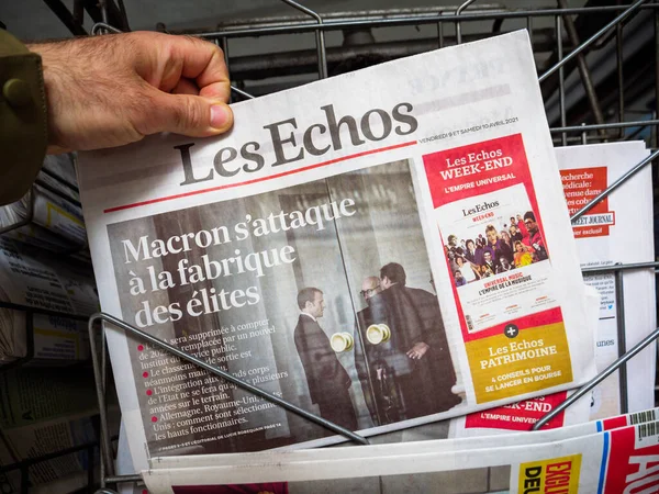 Emmanuel Macron schließt ENA Ecole nationale dadministration, das Symbol einer Eliteschule — Stockfoto