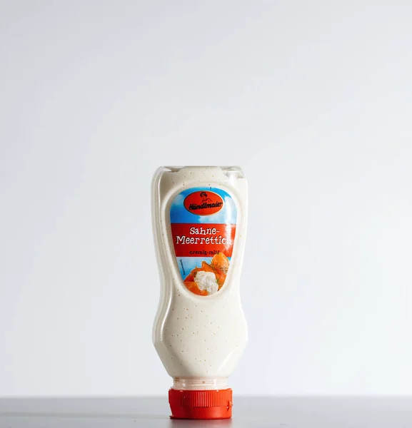 Pakket van Sahne Meerrettich vertaald als Crème mierikswortel — Stockfoto