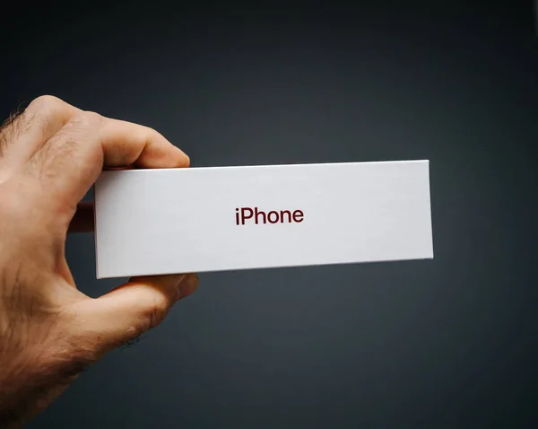 IPhone SE Special Edition 2a generazione logo rosso delle insegne sulla confezione — Foto Stock