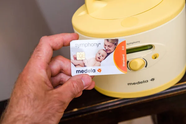 Tarjeta de acceso de Medela Simphony Fabricado en Suiza bombas para madres lactantes — Foto de Stock