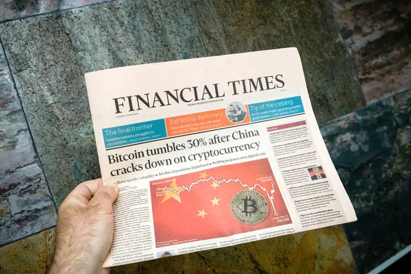 Bitcoin reporting down Financial Times newspaper with headline breaking news — Stock Photo, Image