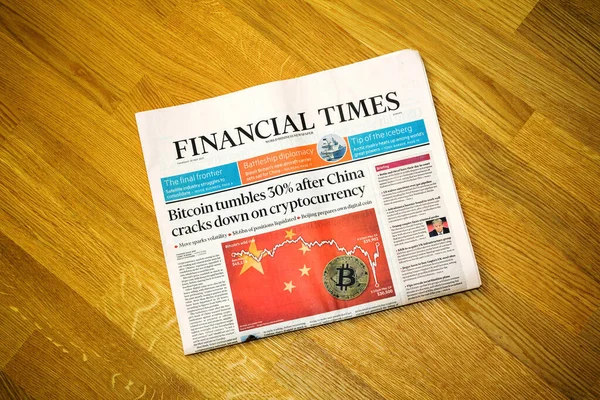 Bitcoin reporting down Financial Times newspaper with headline breaking news — Stock Photo, Image