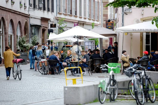 Estrasburgo Francia Mayo 2021 Gente Come Terraza Academie Biere Distrito — Foto de Stock